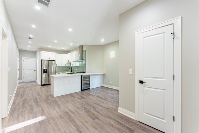 Foto del edificio - 4937 N Albany Ave