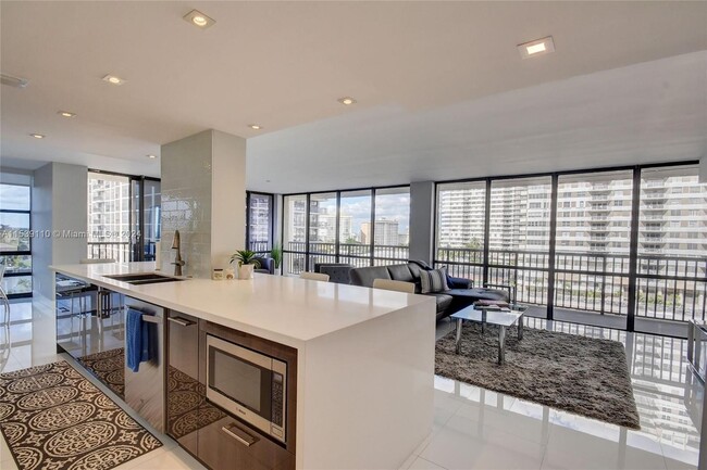 Building Photo - 2049 S Ocean Dr