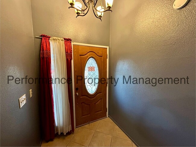 Foto del edificio - Stunning 4 Bed/3 Bath SW Bakersfield Home ...