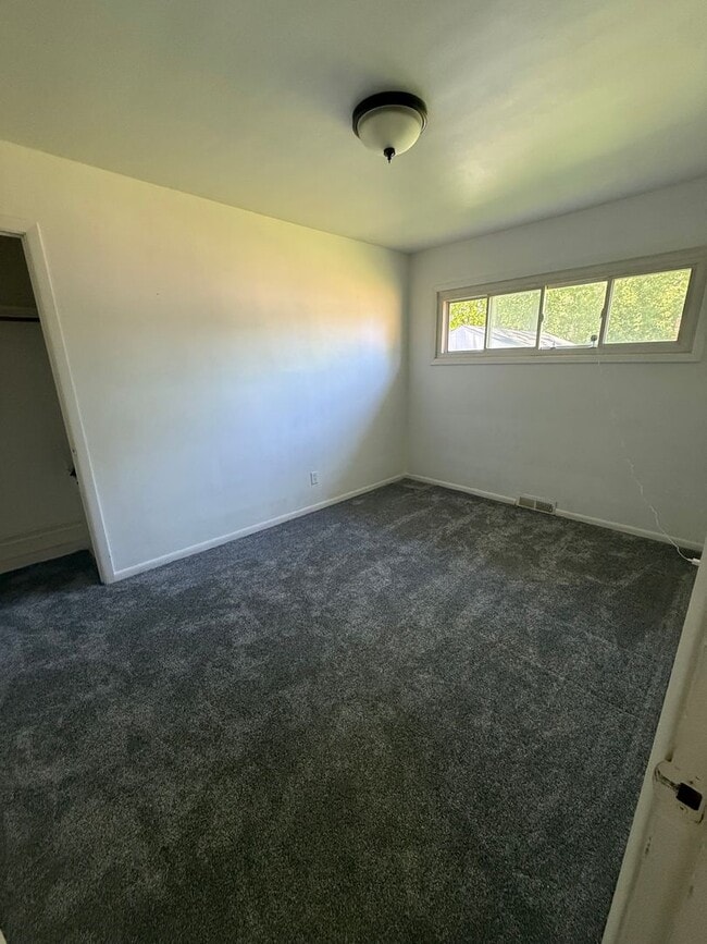 Building Photo - 6840 Middlebrook Blvd