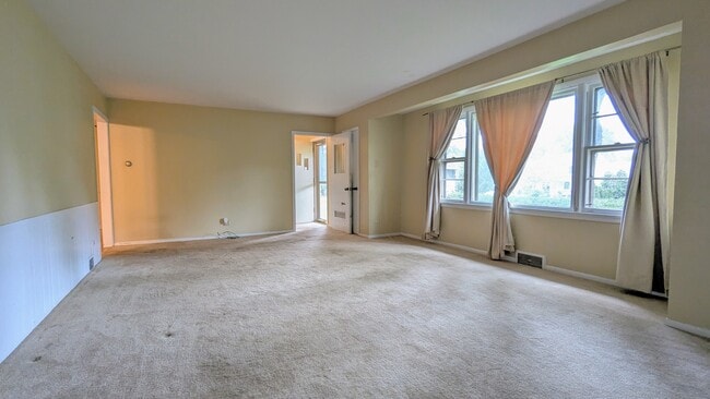 Building Photo - 917 S Summit St
