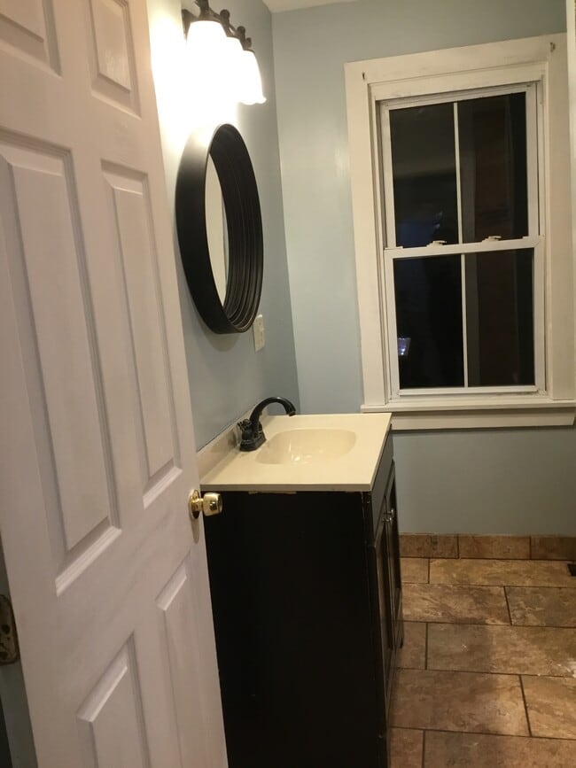 Building Photo - 87 Penn St