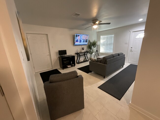 Foto del edificio - 1301 E Avenue G