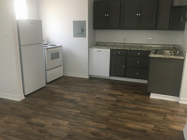 Building Photo - 3818 Hamid Blvd