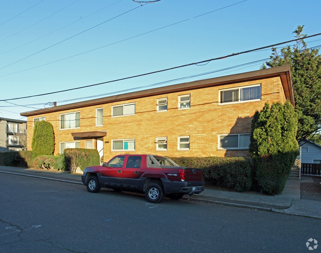 Building Photo - 4460 Woodland Park Ave N