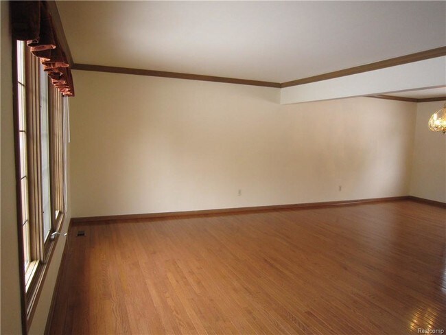 Building Photo - 2792 Broadmoor Dr