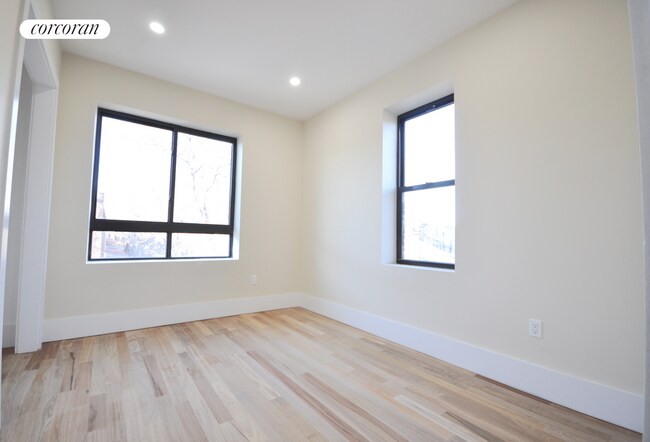 Foto del edificio - 999 Clarkson Ave