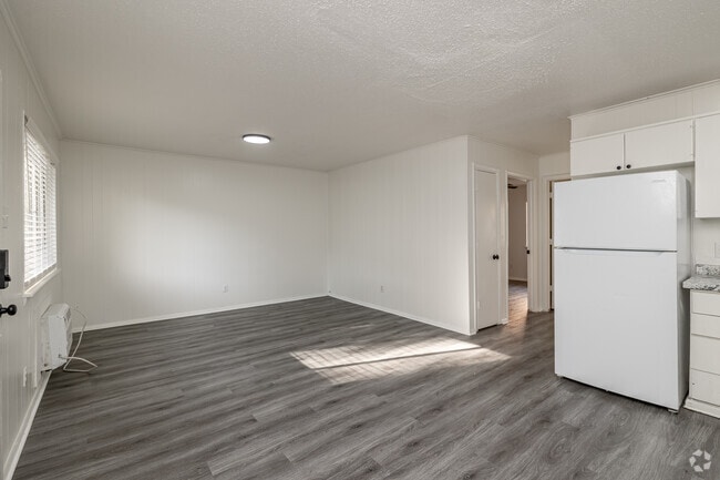 2BR, 1BA - 820SF - Living Room - The Hendrix