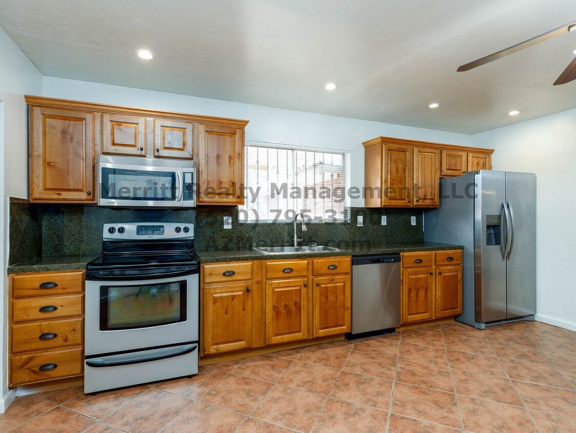 Primary Photo - Sam Hughes 4 bedroom, 3 bath home with was...