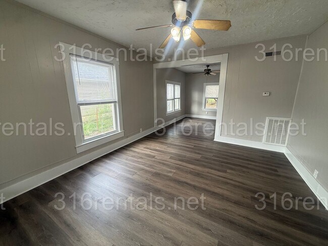 Foto del edificio - $945- 3 bed 1 bath home - Single Family Home