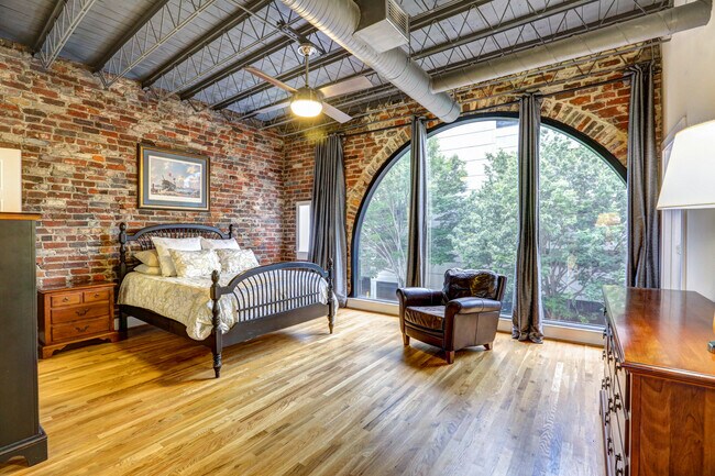 Foto del edificio - 302 E Grace St