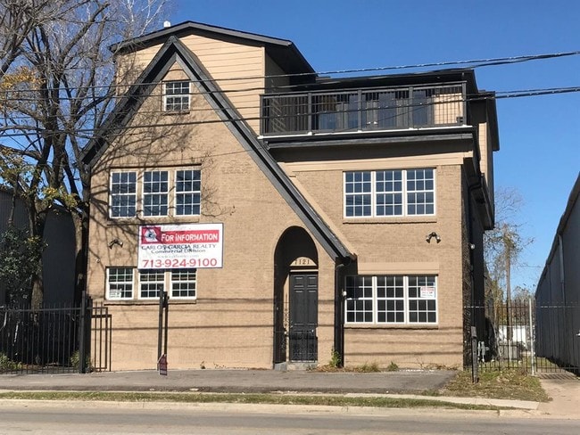 Building Photo - 7121 Harrisburg Blvd