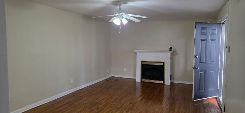 Foto del edificio - 2642 E 3rd St