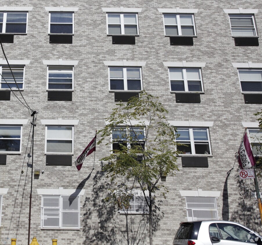 Building Photo - 2483 Cambreleng Ave