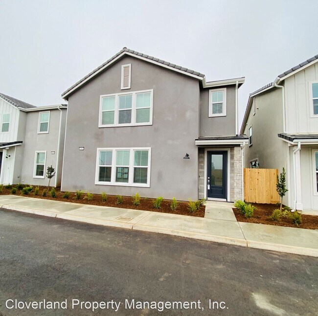 Building Photo - 4 br, 2.5 bath House - 2681 E. Teaberry Dr.