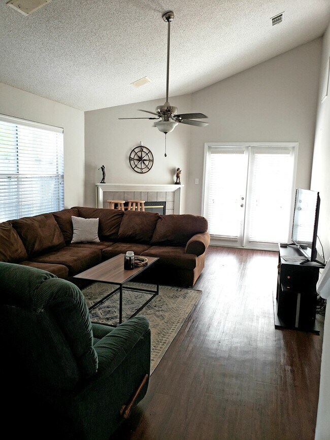 Building Photo - 4012 Bothwell Ter