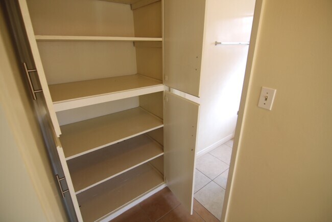 Building Photo - 1405 Centinela Ave