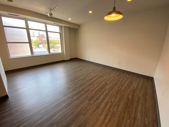Building Photo - 147 E Berkeley St