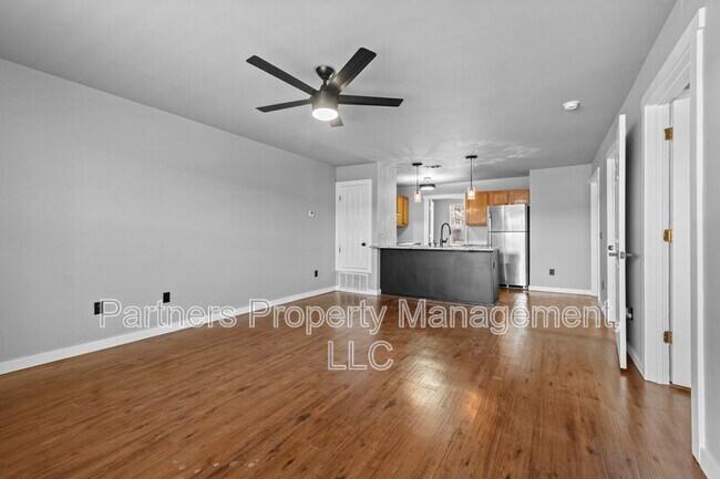 Building Photo - 825 N Leverett Ave