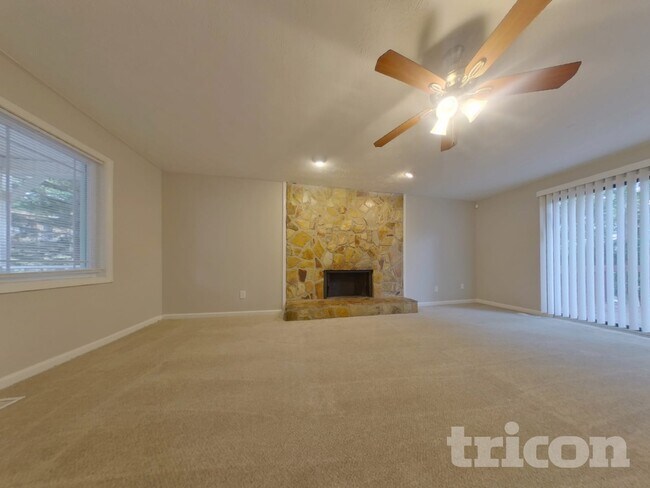 Foto del edificio - 6640 Valley Hill Dr