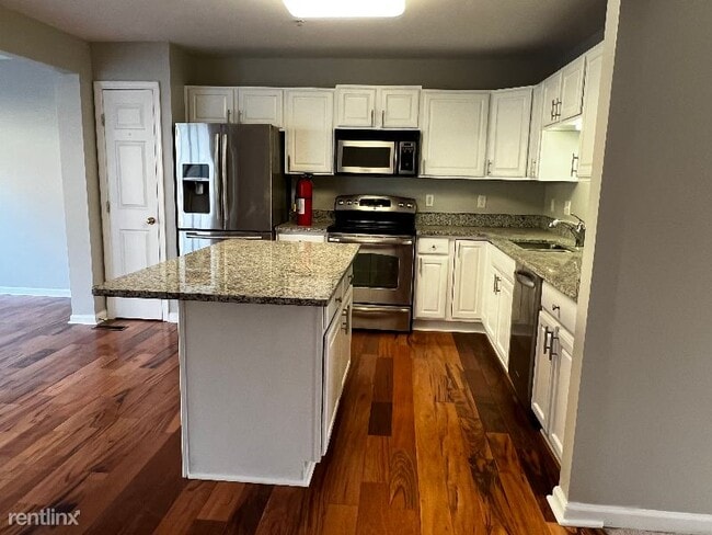 Building Photo - 3 br, 2.5 bath Townhome - 39 Creekside Dr