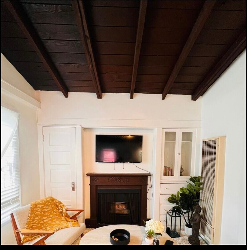 high ceilings cozy living room - 2202 Dell Ave