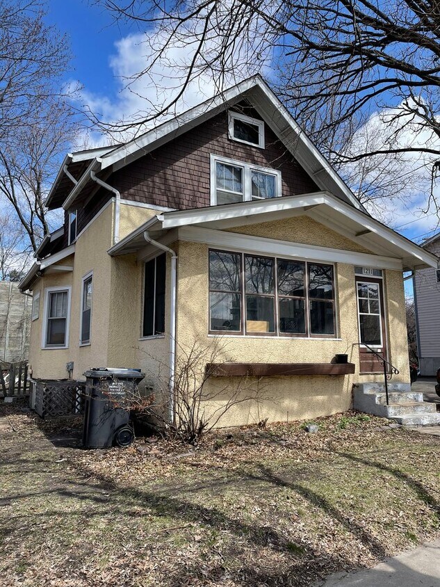 Foto principal - 5-Bedroom House Close to U of M Campus