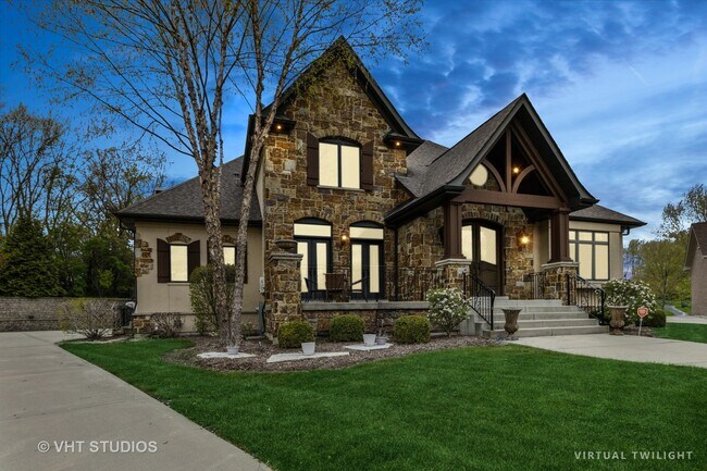 Foto del edificio - 334 N Waynes Ct