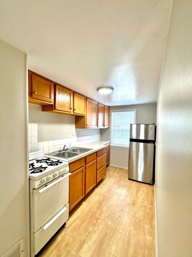 Foto del edificio - Charming 1 Bedroom Next to Everything Gold...