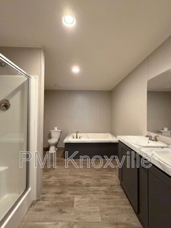 Foto del edificio - 1413 Howell River Rd