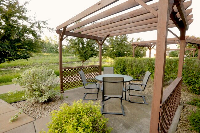 Cozy Backyard Semi-Private Patio w/ Pergola - 189 Shetland Ln