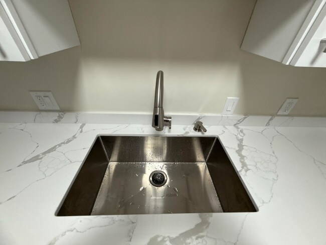 Foto del edificio - 8866 Donna Jean Ln
