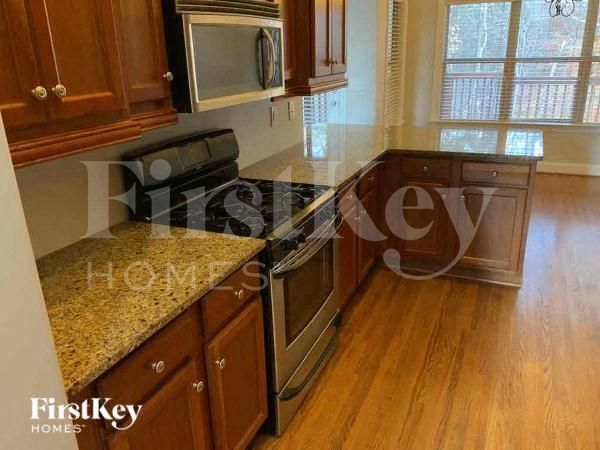 Foto del edificio - 124 Lakeland Ridge
