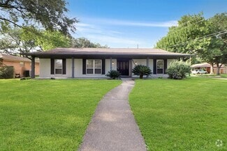 Building Photo - 5602 Sylmar Rd