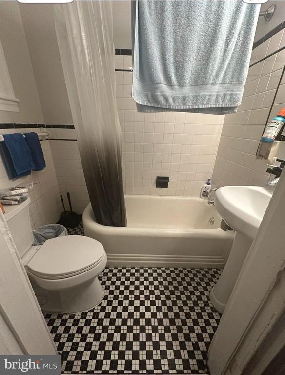 Building Photo - 1211 Spruce St