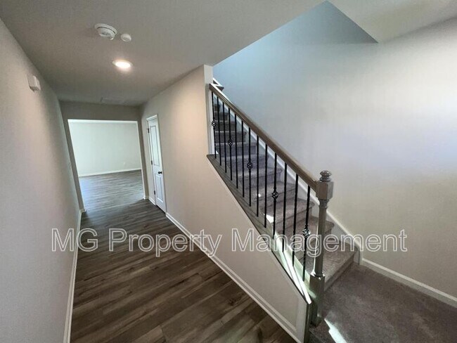 Building Photo - 1367 Woodhouse Dr