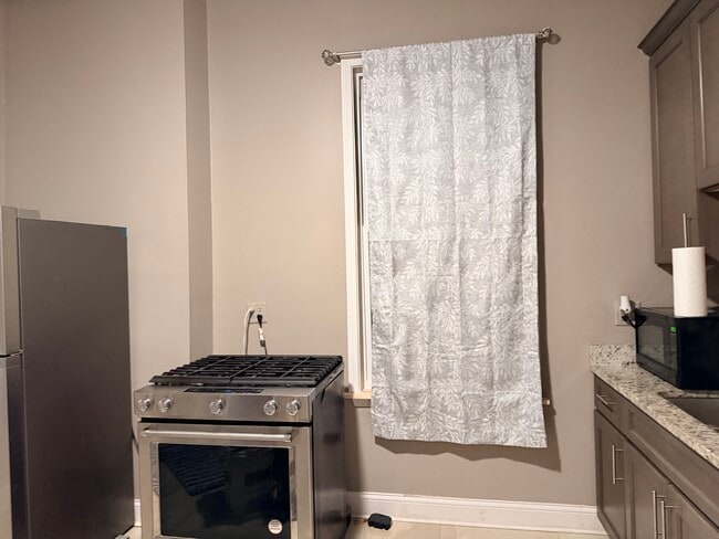 Building Photo - 635 W 62nd St