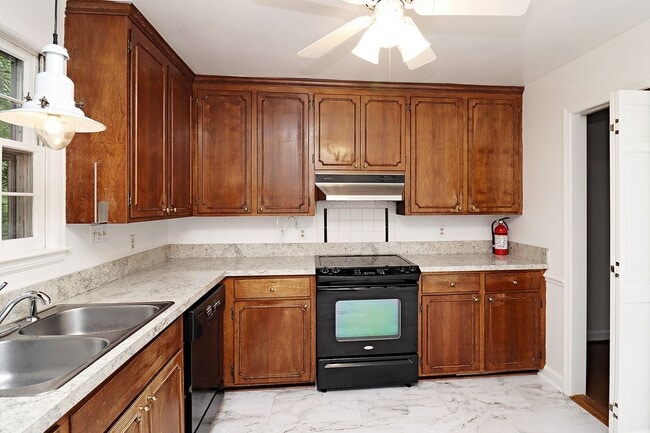 Foto del edificio - Charming Greenbrier Home on Half-Acre