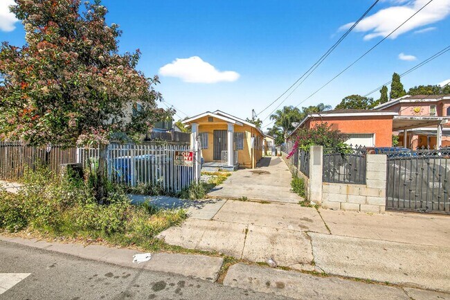 Foto del edificio - 1737 E 108th St