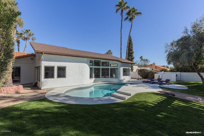 Foto del edificio - 7619 E Charter Oak Rd