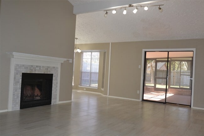 Building Photo - 17014 Blue Mist Dr