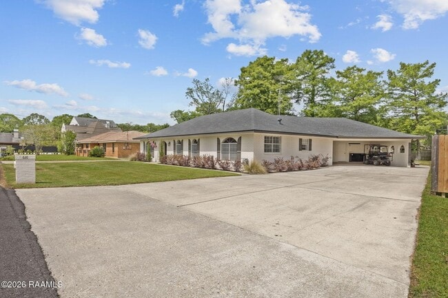 Building Photo - 610 E Demanade Dr