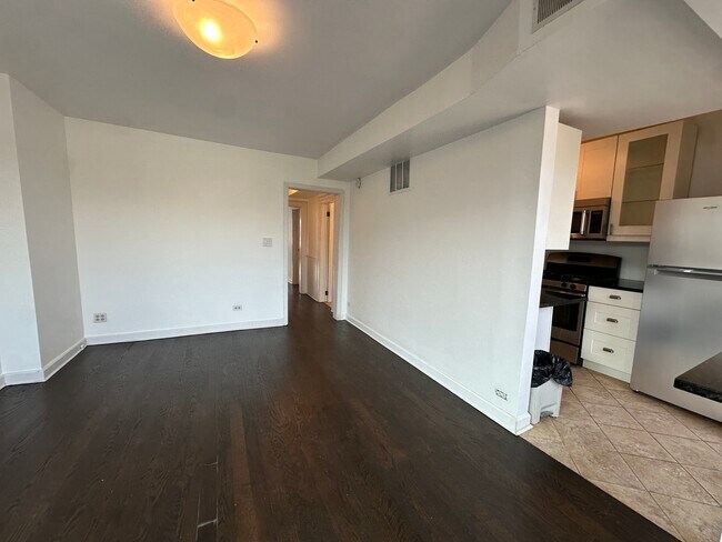 Foto del edificio - 607 N Noble St