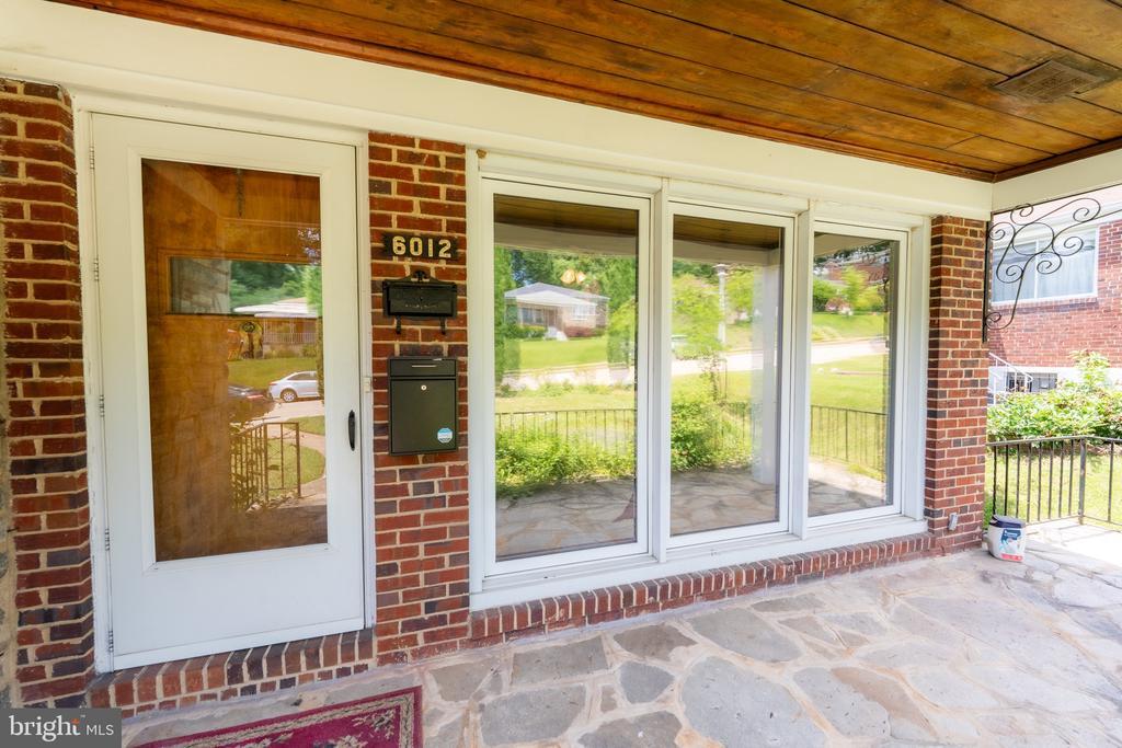 Foto principal - 6012 Woodcrest Ave