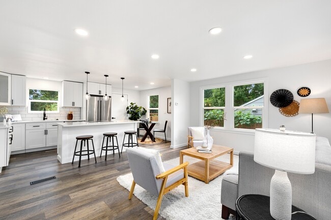 Foto del edificio - 10346 Ashworth Ave N