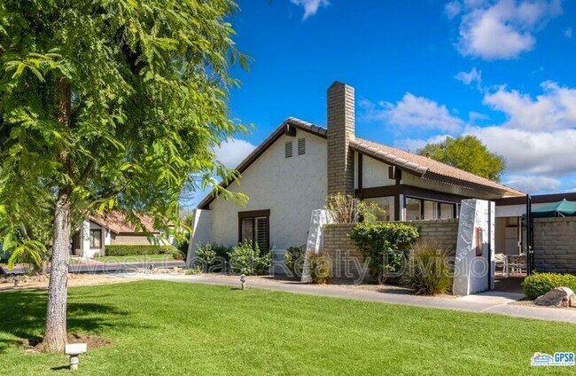 Building Photo - 2530 E Miramonte Cir