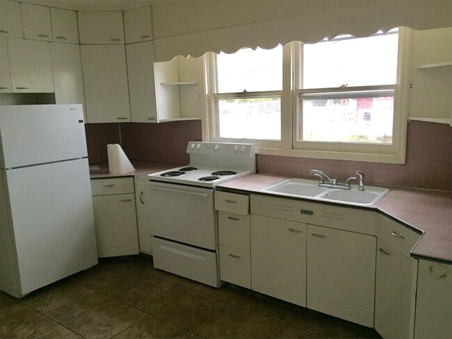 Building Photo - 1360 Murphy's Ln