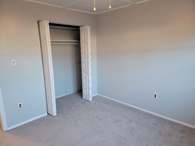 Building Photo - 647 Walden Ct