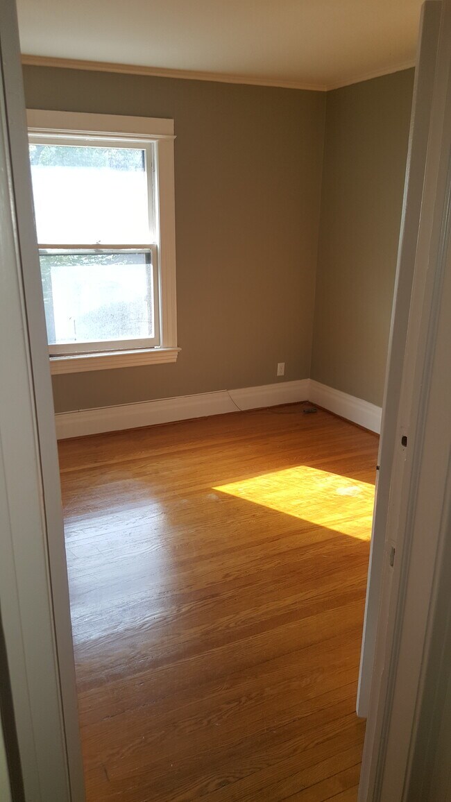 931 Park Ave, Rochester, NY 14610 Townhouse for Rent in Rochester, NY