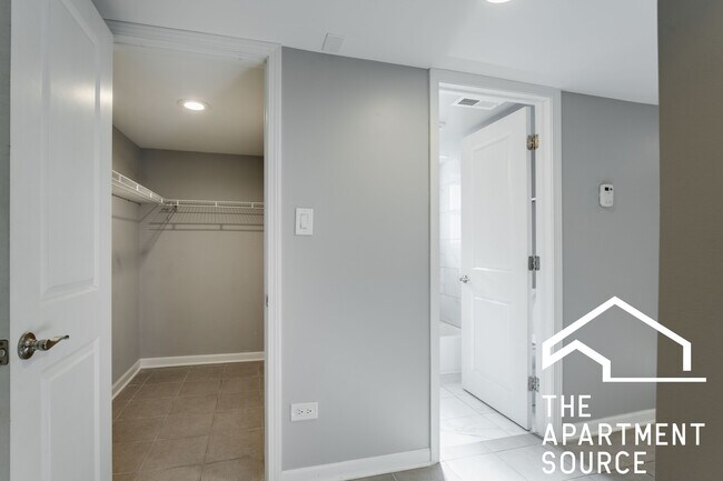 Building Photo - 2614 N Springfield Ave